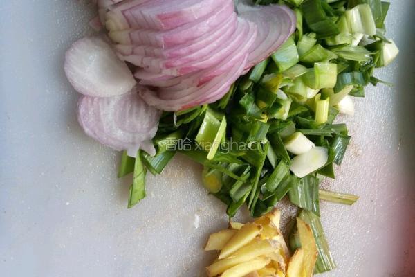 土豆烧排骨的做法图解1