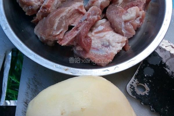 土豆烧排骨的做法图解2