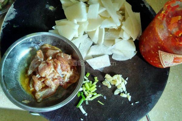 地瓜（凉薯）炒肉的做法图解1