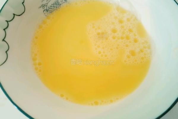 胡萝卜爱心鸡蛋羹的做法图解1