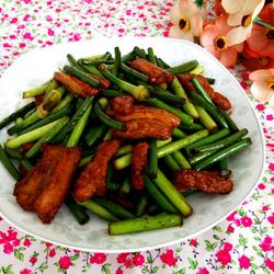 蒜薹五花肉的做法[图]