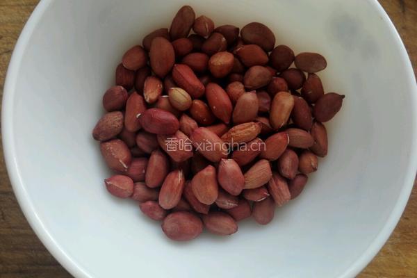 老醋花生米的做法图解1