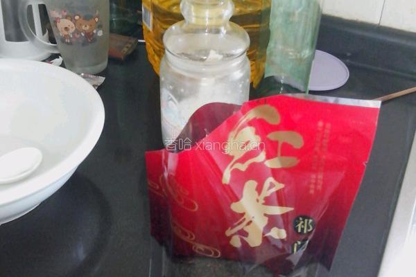 玉米粒带茶叶渣奶茶的做法图解3