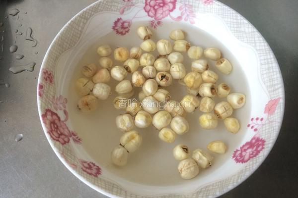 绿豆银耳莲子羹的做法图解3