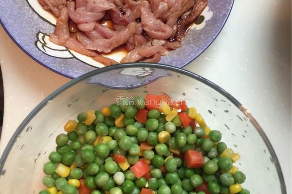 肉丝烧豌豆的做法图解1