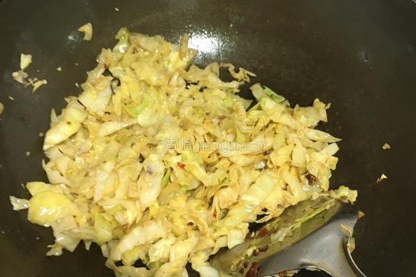 豆瓣酱炒包菜的做法图解3