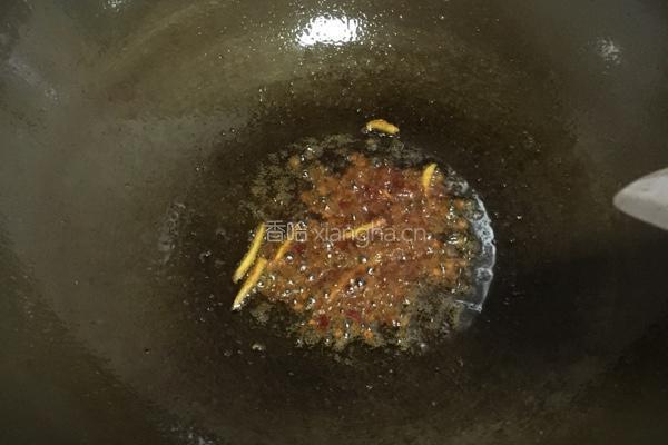 豆瓣酱炒包菜的做法图解2