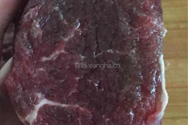 泡椒牛肉的做法图解1