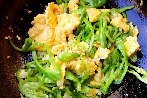 尖椒炒鸡蛋的做法图解9