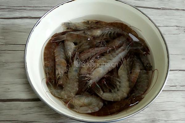 白灼虾的做法图解1