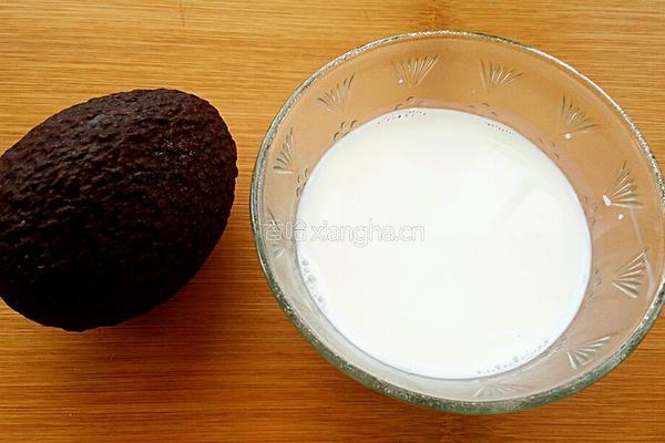 牛油果奶昔的做法图解1