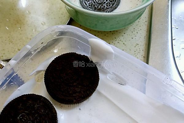 奥利奥冰盒蛋糕的做法图解3
