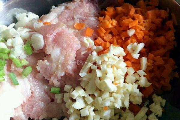 娃娃菜裹肉卷的做法图解3