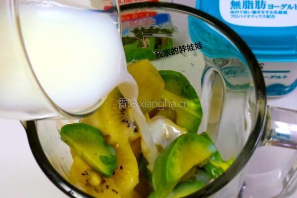 牛油果苹果酸奶奶昔的做法图解3
