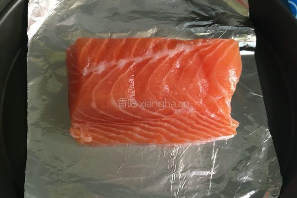 鲑鱼芝麻饭团的做法图解3