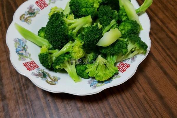 隔壁家的西蓝花的做法图解1