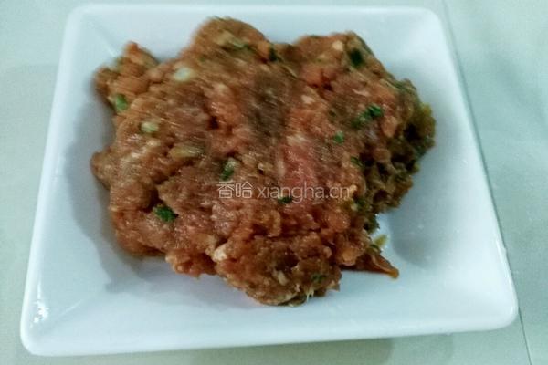 漏油羊肉蒸饺的做法图解2