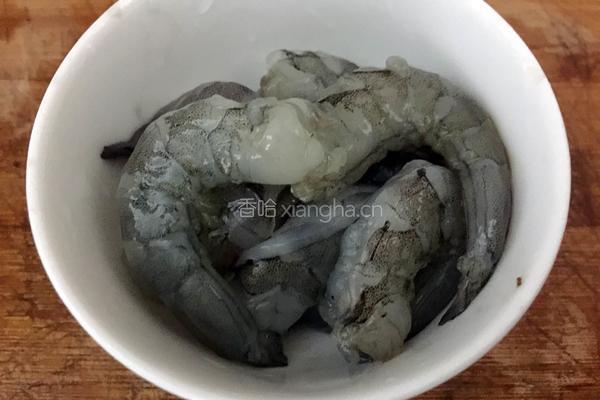 西兰花炒瘦肉虾仁的做法图解5