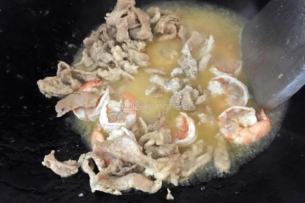 西兰花炒瘦肉虾仁的做法图解10