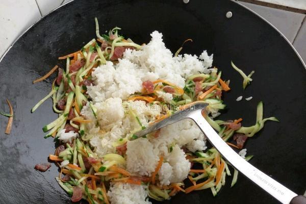 素炒腊味饭的做法图解3