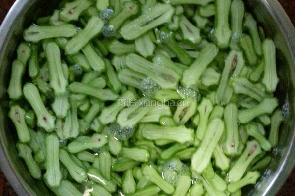 刀豆炒瘦肉的做法图解3