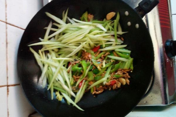 芹菜炒肉丝的做法图解4