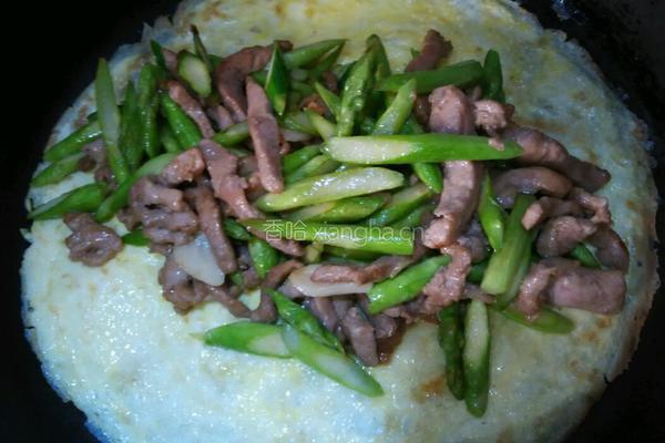 芦笋里脊鸡蛋饼的做法图解8