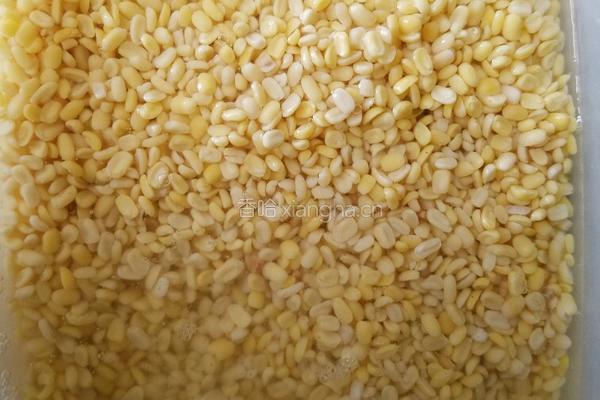 粽子 (猪肉咸蛋绿豆花生干贝虾米)的做法图解4