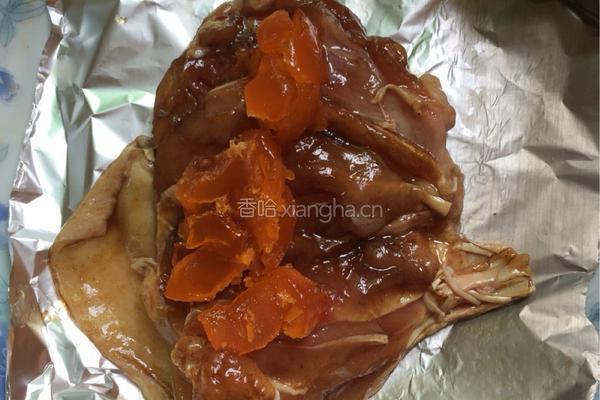 鸡腿包蛋黄的做法图解3