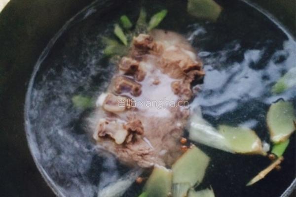 酸菜白肉（清真版）的做法图解1