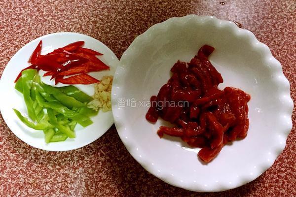双椒炒牛肉的做法图解1