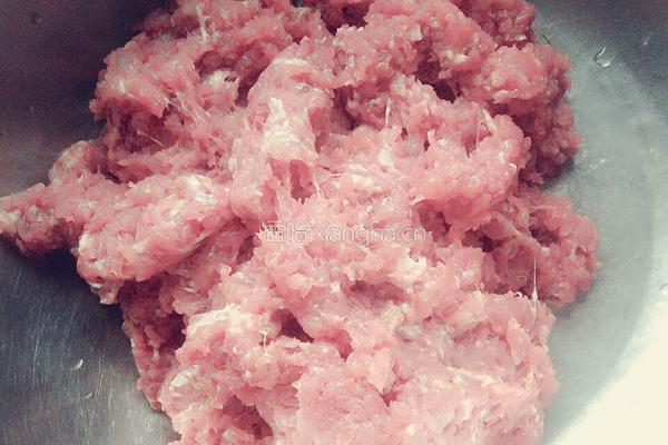 驴肉蒸饺的做法图解1