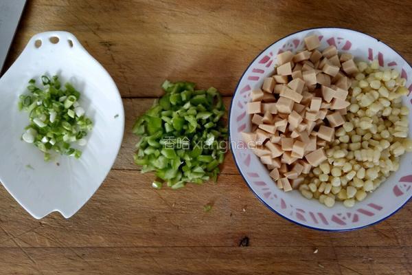 酱油炒饭的做法图解1