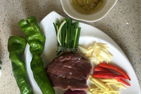 辣椒炒牛肉的做法图解1