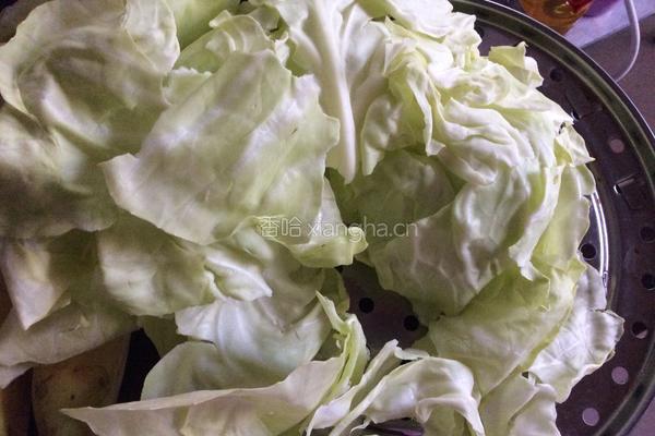 白菜猪肉馅饼的做法图解2