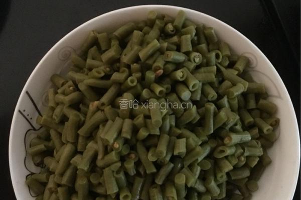 酸豆角炒肉沫的做法图解2