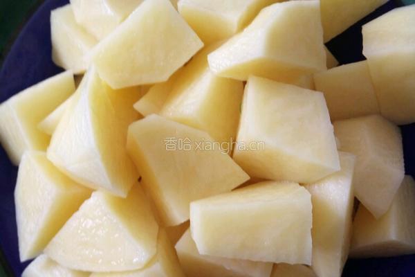 土豆炖鸡腿的做法图解2