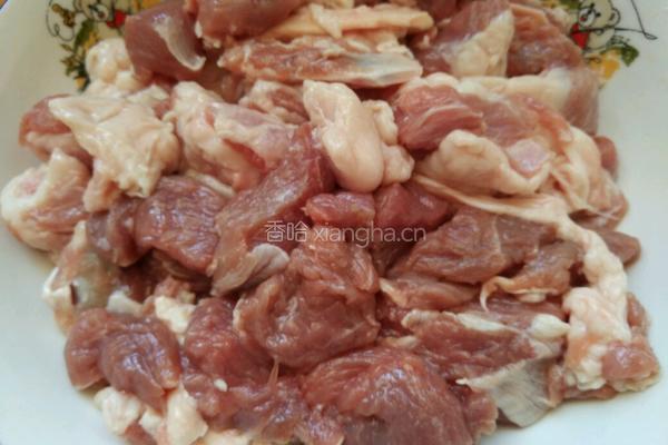 红烧羊肉胡萝卜的做法图解2