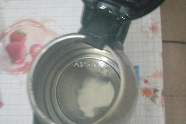 酸菜泡面的做法图解1
