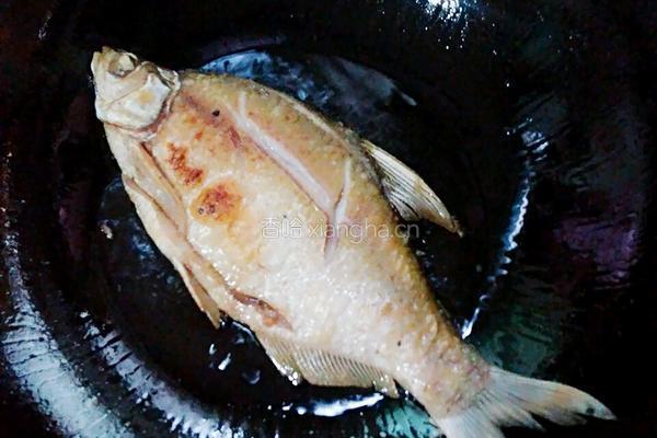 豆腐烧鯿鱼的做法图解2