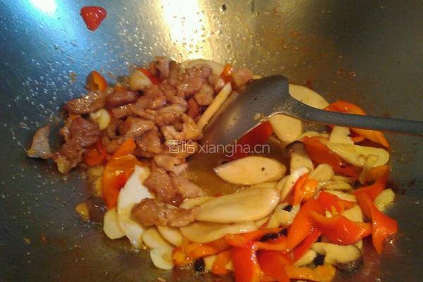 红辣椒杏鲍菇炒肉的做法图解7