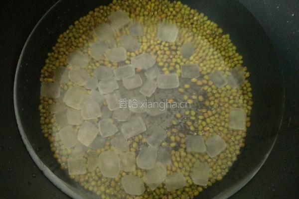 冰糖绿豆汤的做法图解2