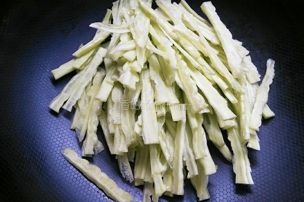 干煸苦瓜的做法图解1