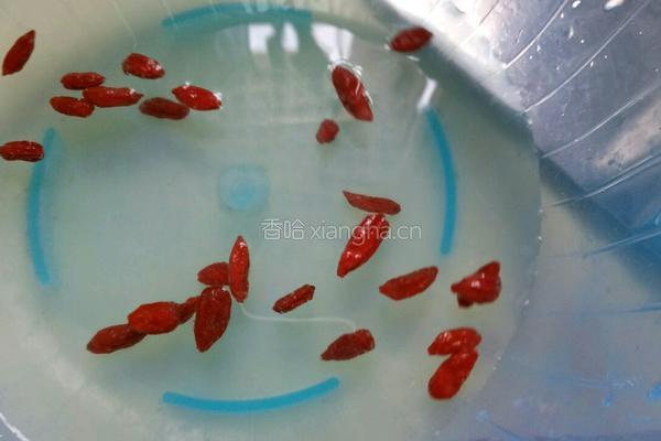 南瓜芋头甜汤的做法图解3