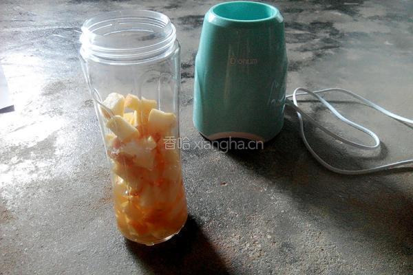 鲜榨苹果汁的做法图解3