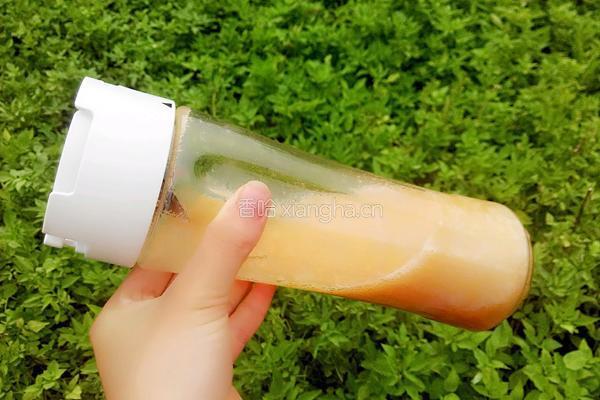 鲜榨苹果汁的做法图解6