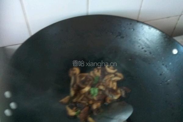 青菜炒香菇的做法图解3