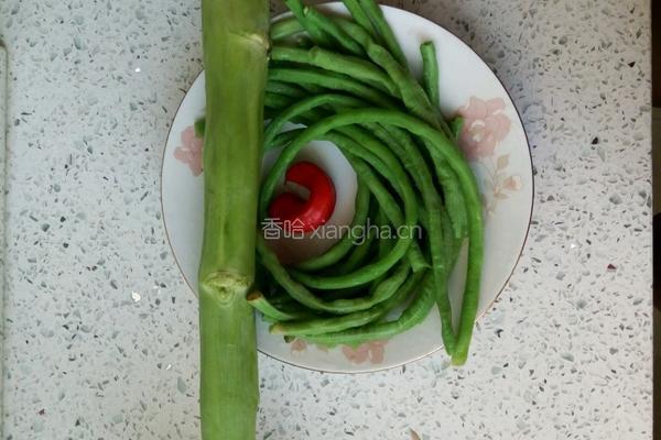 清拌芥兰豇豆角的做法图解1