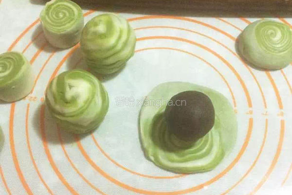 抹茶蛋黄酥的做法图解10
