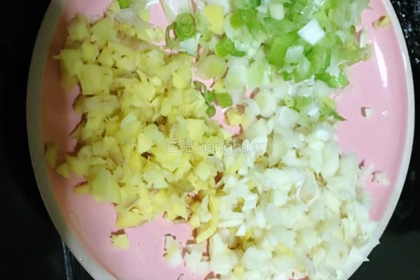 香炸黄金小酥肉的做法图解3